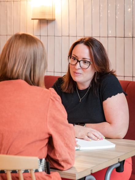 What does an EMDR session look like